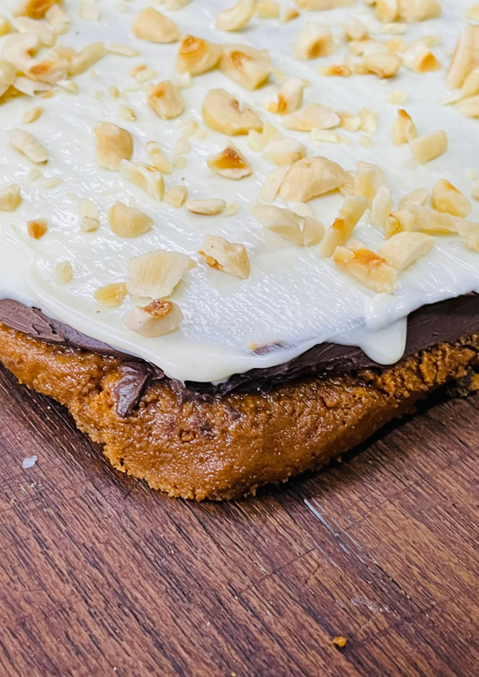 Lotus Biscoff Squares dashed with chocolate & Hazelnuts